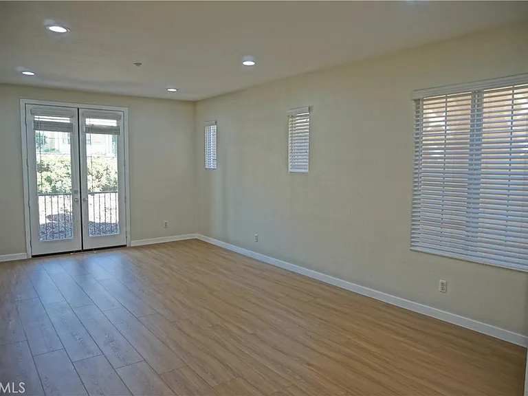 1372 McFadden Dr — Photo 5