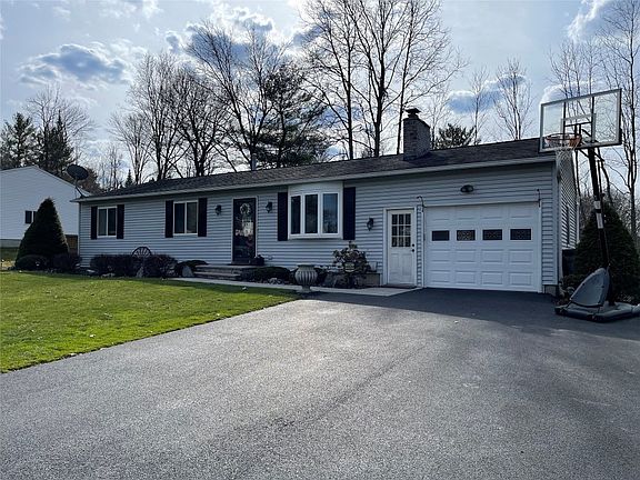 2nd image of 15 Jennifer Ln