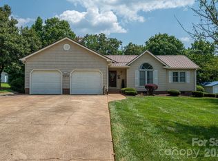 2610 Prince Dr, Lincolnton, NC 28092