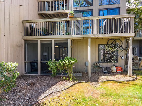 4th image of 133 Pine Grove Cir
