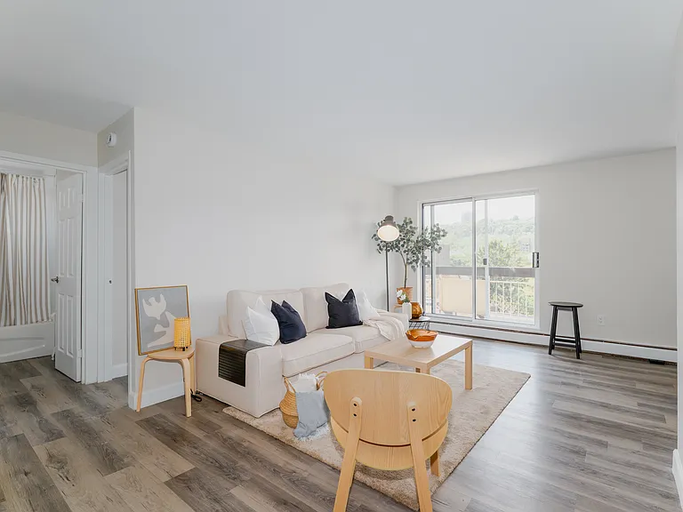 401 Main St E #706 — Photo 3