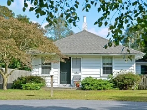 https://photos.zillowstatic.com/fp/6f1b0de4dd53808516f7051217f2c0cc-p_e.webp