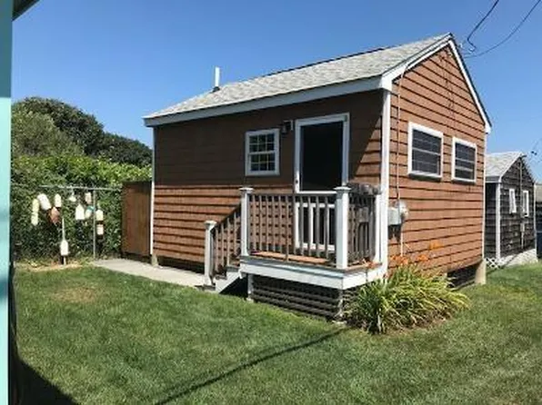 21 8th St W, Wakefield, RI 02879