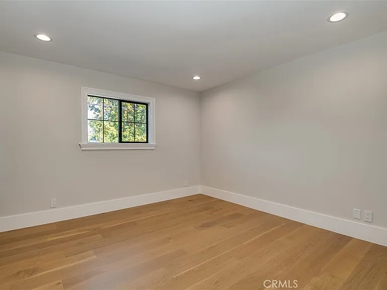 14803 Otsego St — Photo 33