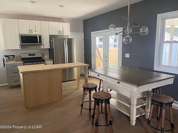 5th image of 162 W Bennett St #1