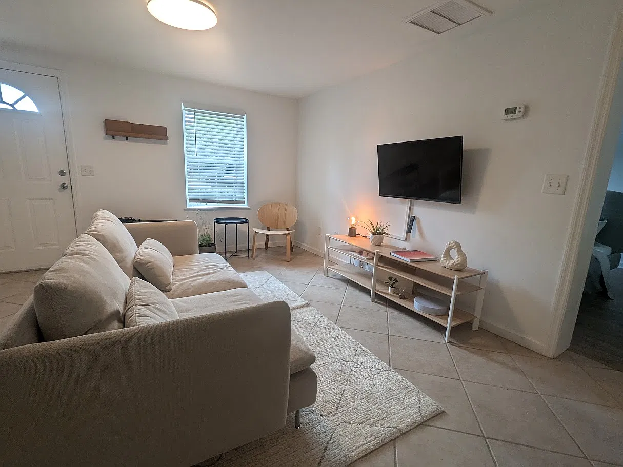 3 bed, 925 sqft, $2,450 — Photo 2