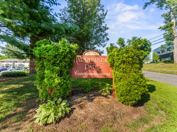 24 Harry Brook Village #24, New Milford, CT 06776