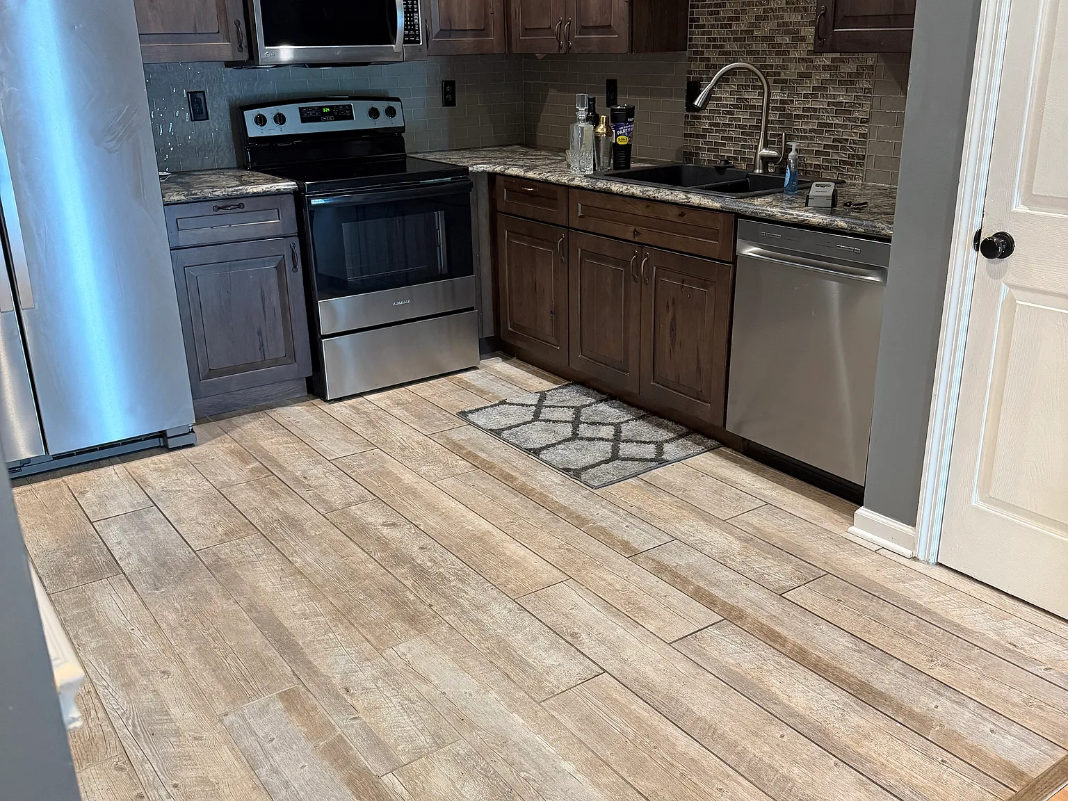 2 bed, 964 sqft, $1,750 — Photo 2