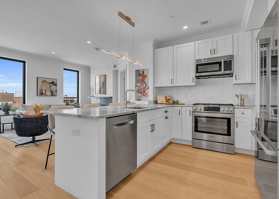 2nd image of 519 E 2nd St #506