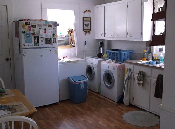 4th image of 158 Eastview St
