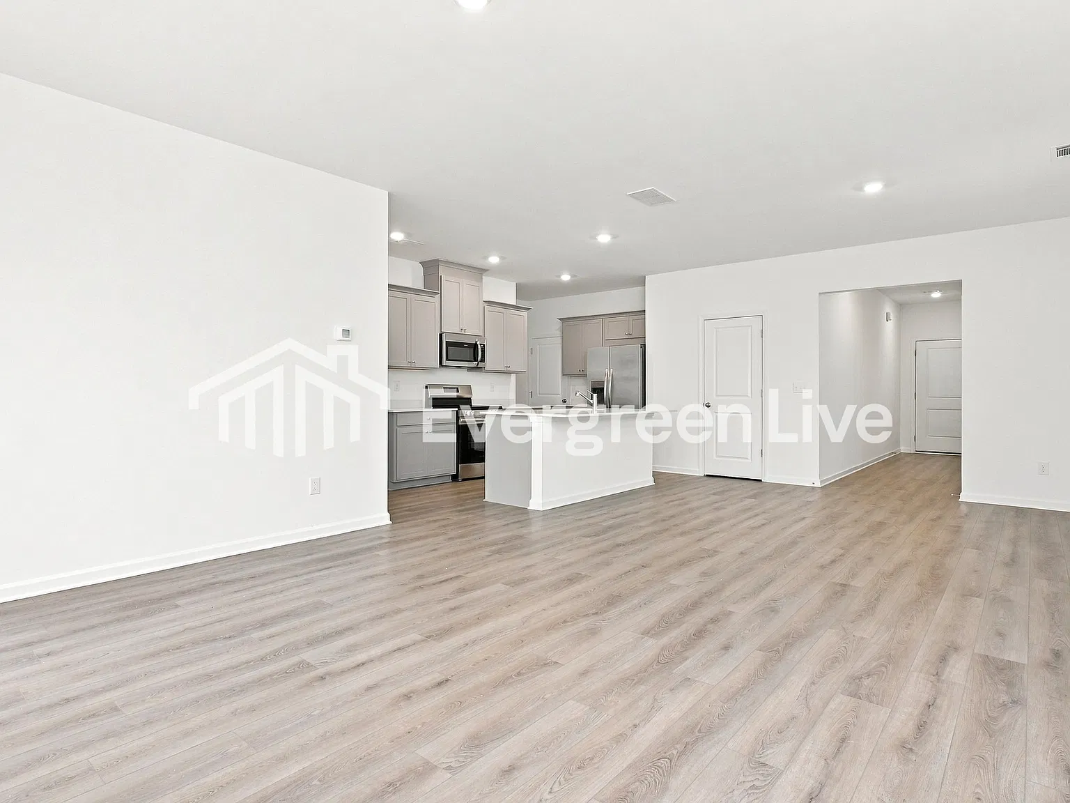 4 bed, 3.0 bath, 2170 sqft, $2,140 — Photo 4