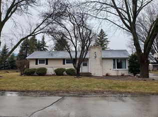 227 Paradise Dr, Little Chute, WI 54140