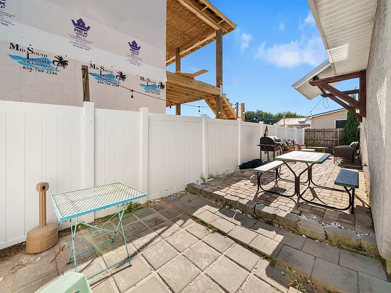 6104 Beach Dr — Photo 30