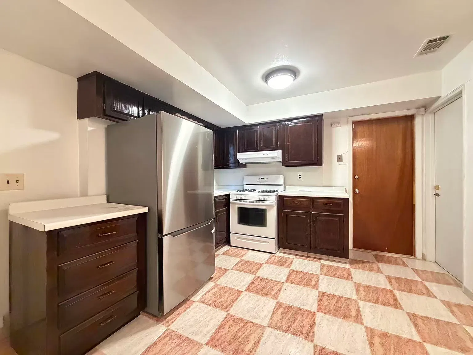1 bed, 600 sqft, $1,900 — Photo 1