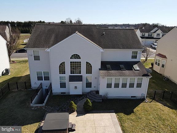 5th image of 891 Windrow Way