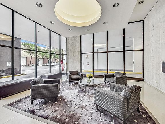 5th image of 1636 N Wells St APT 2114