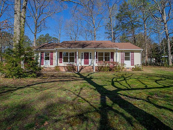 2nd image of 3647 N Woodland Cir