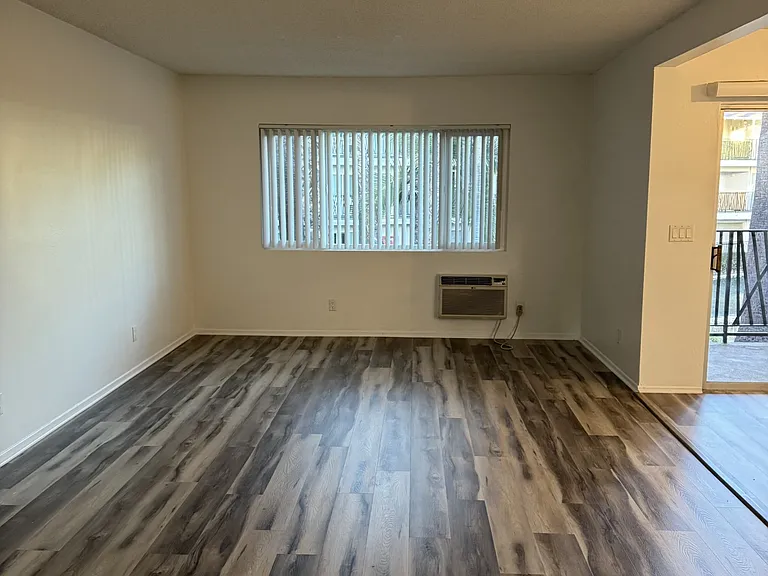 Oasis Apartments — Photo 19