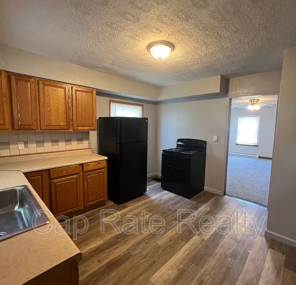 924 E 18th Ave — Photo 8