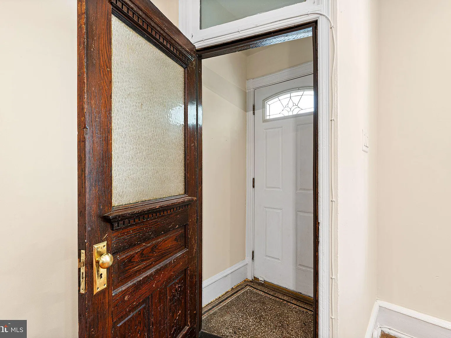 4 bed, 1.5 bath, 1386 sqft, $2,000 — Photo 2