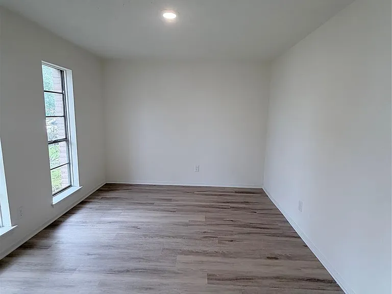 5011 Brisbane Dr — Photo 8