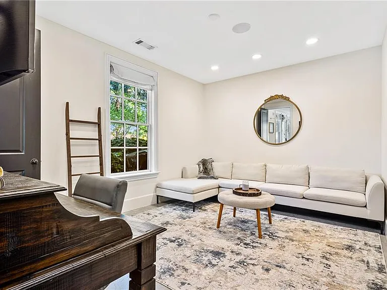 2067 Telfair Cir #B — Photo 17