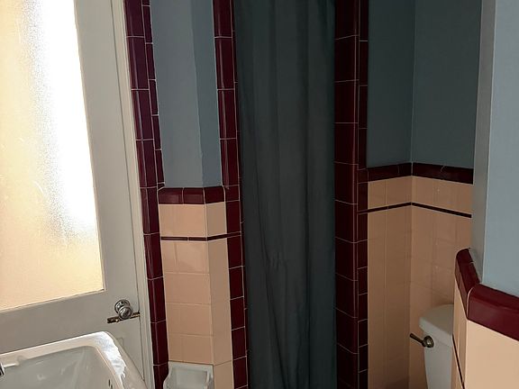 3rd image of 551 Spring St APT 204