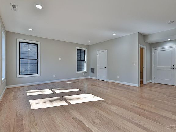 3rd image of 2920 Robertson Ave