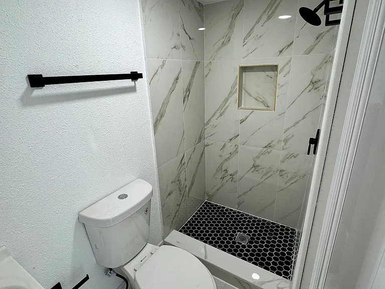 1721 Manor Dr — Photo 2