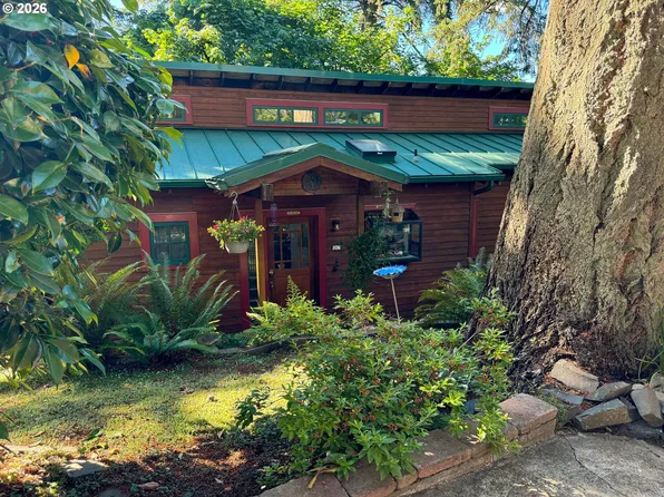 411 Perry St, Springfield, OR 97477