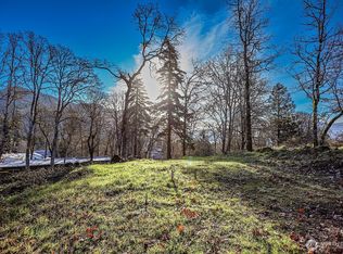 912 Hillside Lane, White Salmon, WA