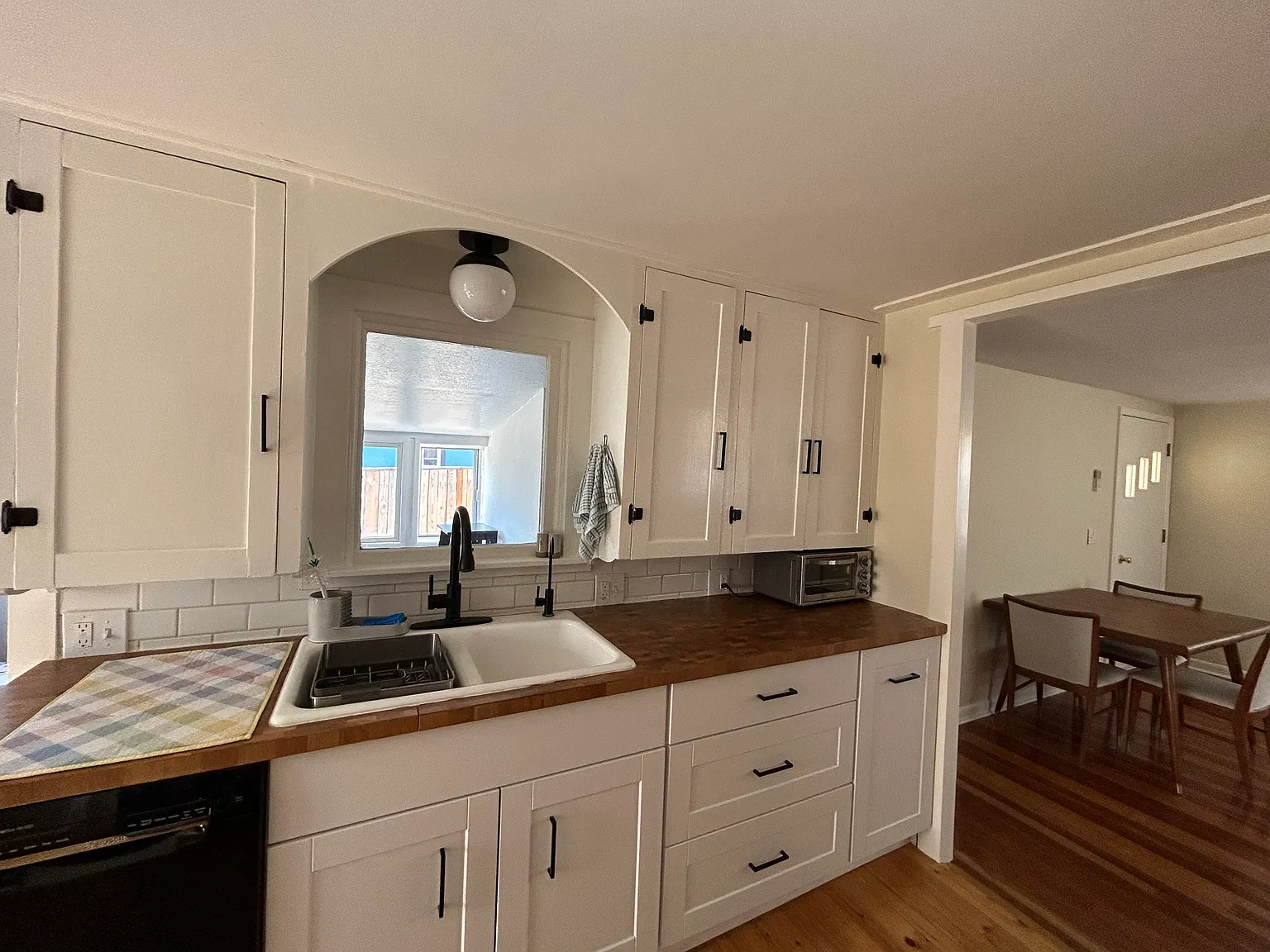 2 bed, 828 sqft, $2,400 — Photo 2