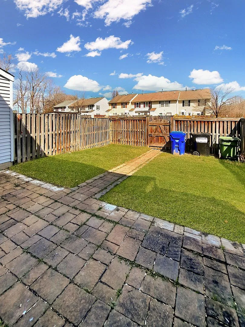 3 bed, 3.0 bath, 1672 sqft, $2,500 — Photo 4