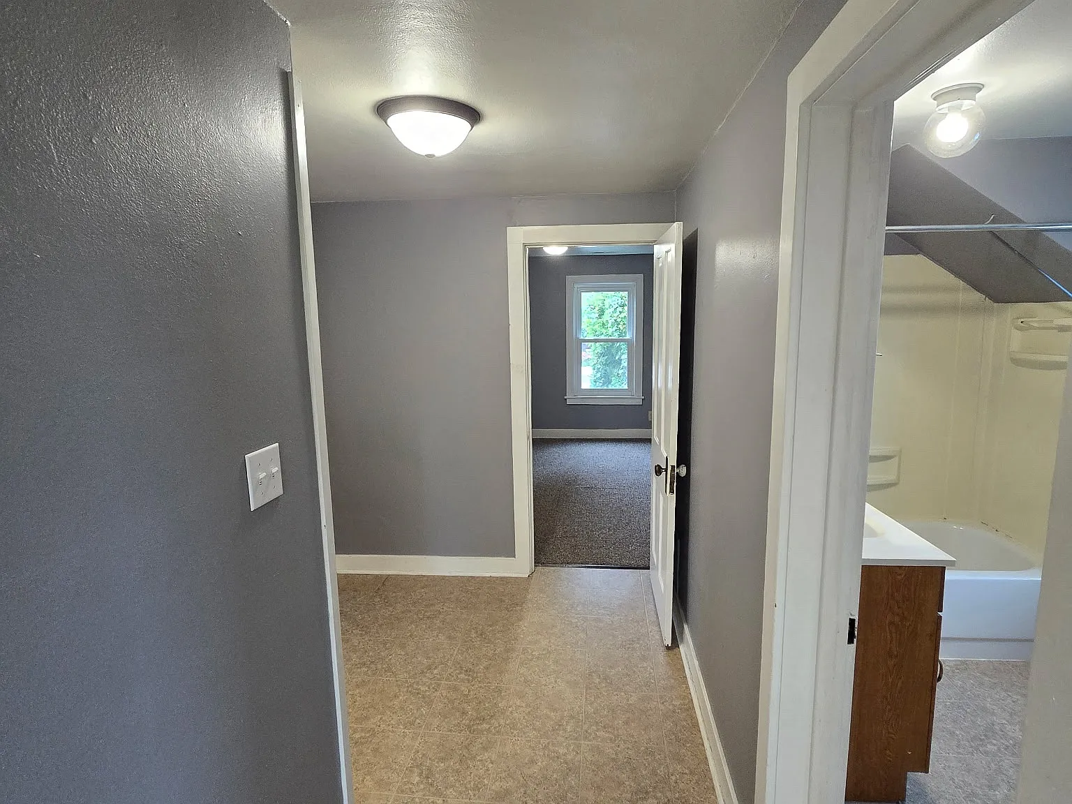 2 bed, 1000 sqft, $1,200 — Photo 4