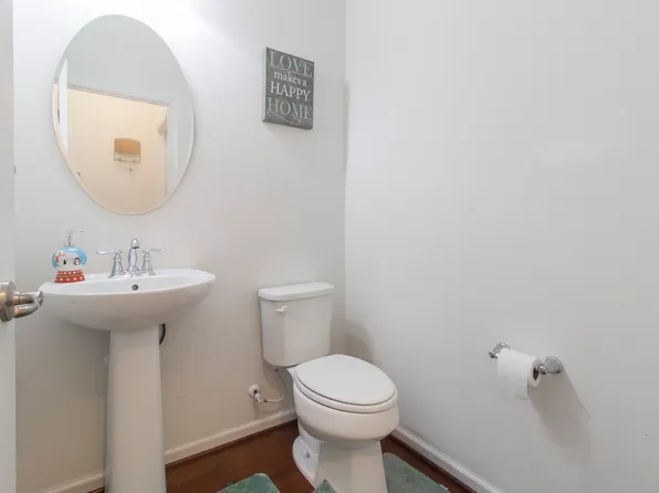 106 E General Grey Ct, Newark, DE 19702