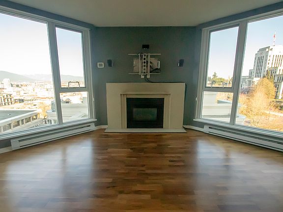 5th image of 500 W 10th Ave #913