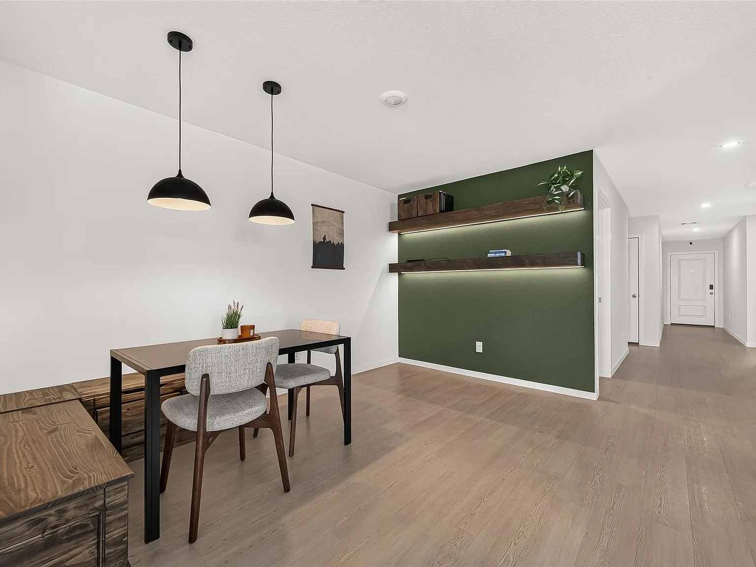 4 bed, 2.0 bath, 1760 sqft, $2,000 — Photo 3