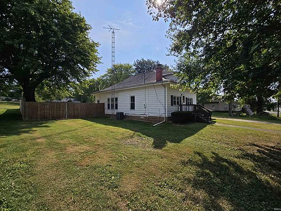 3rd image of 210 W Depot St