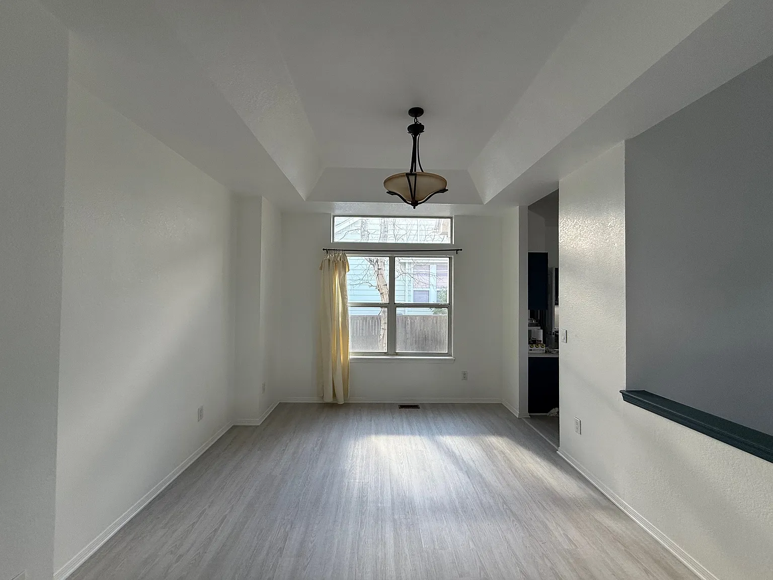 5 bed, 3358 sqft, $3,300 — Photo 3
