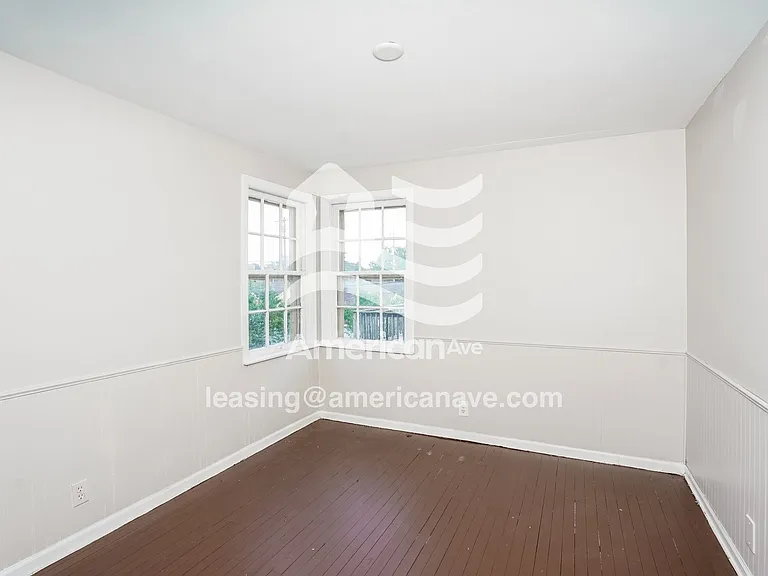 1326598_006_main_bedroom_7.jpg