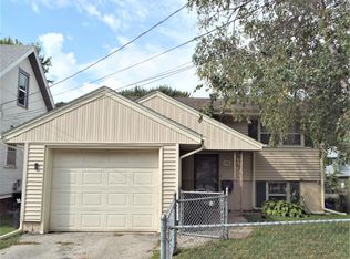 318 Benton St, Council Bluffs, IA 51503