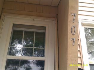 707 S 17th St, Grand Forks, ND 58201