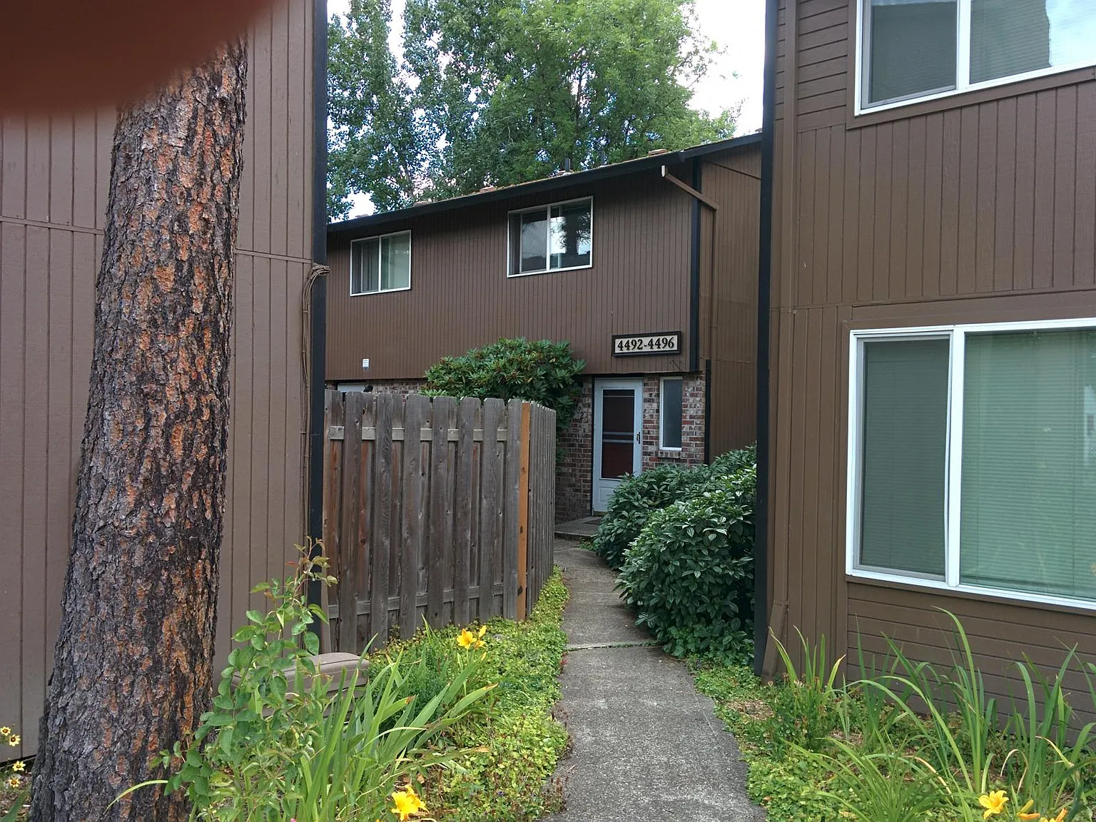 4492 SE Boardman Avenue — Photo 1