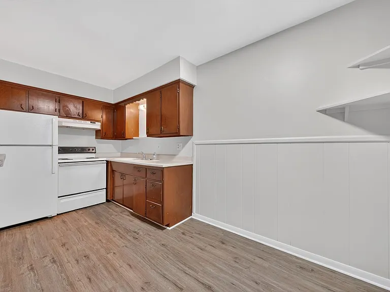 151 E McHattie St #6 — Photo 5
