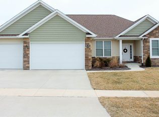 10 Blackstone Way, Le Claire, IA