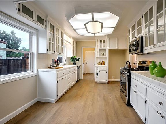 5th image of 1122 Sherwood Ave