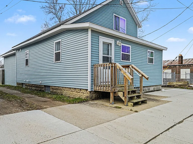 241 Helen Ave #A — Photo 2