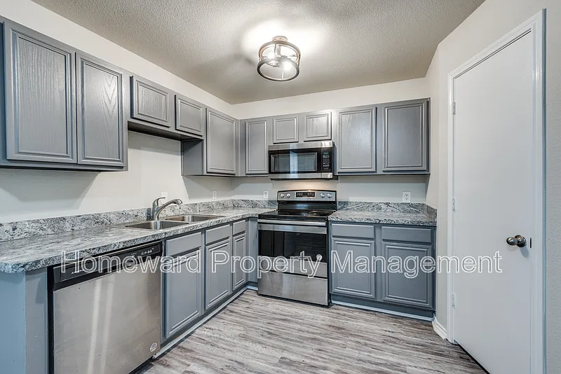 3 bed, 2.0 bath, 1176 sqft, $1,850 — Photo 2