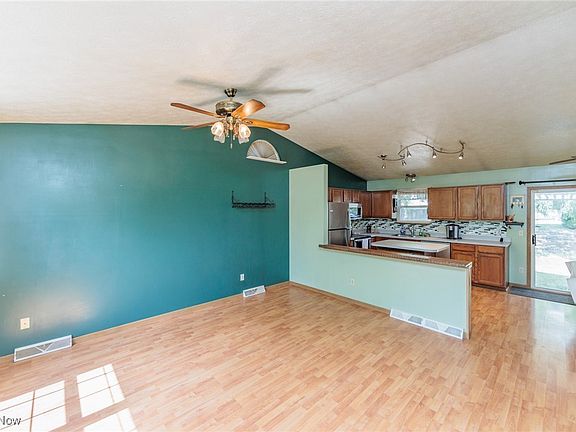 2nd image of 948 Westview Ct