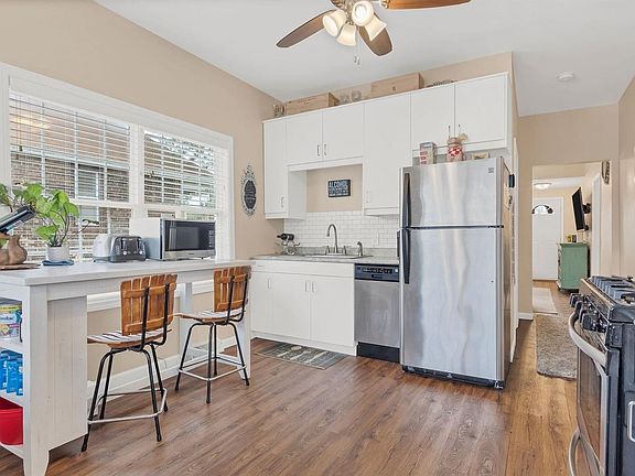 3rd image of 2631 White Oak Ave
